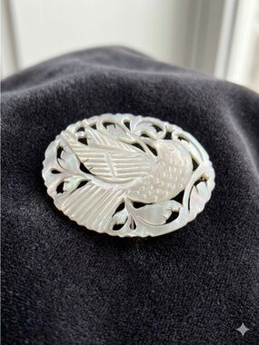 Carved Mother-of-Pearl Bird Brooch - Cream